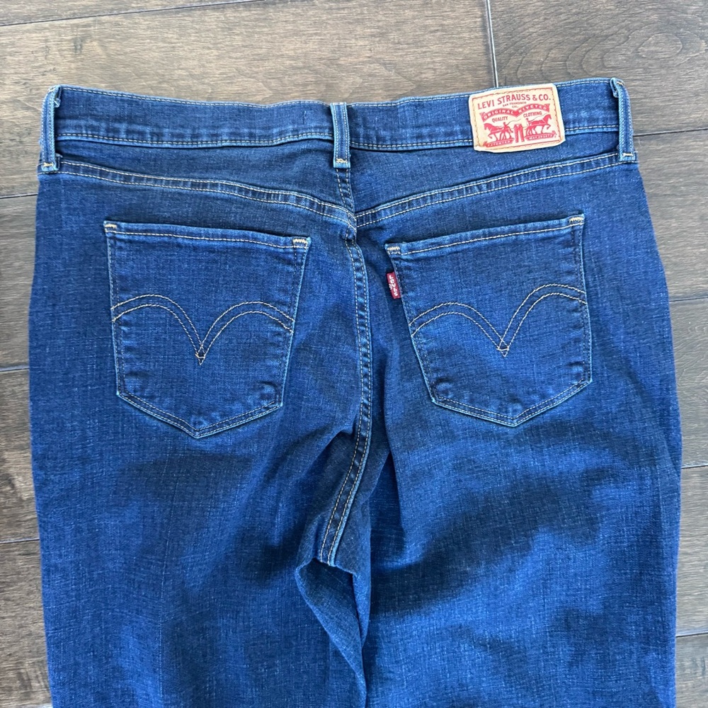 ❤️3/$30 Levi's Classic Straight Fit Women's Jeans – Dark Wash – Size 12 - Picture 9 of 12